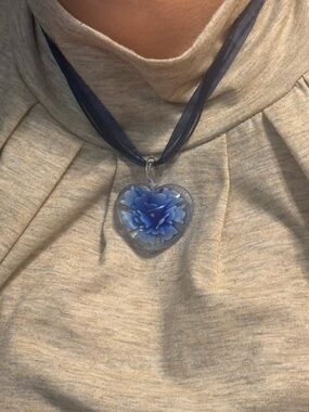 Glass heart necklace with extender 18 inch chain.
